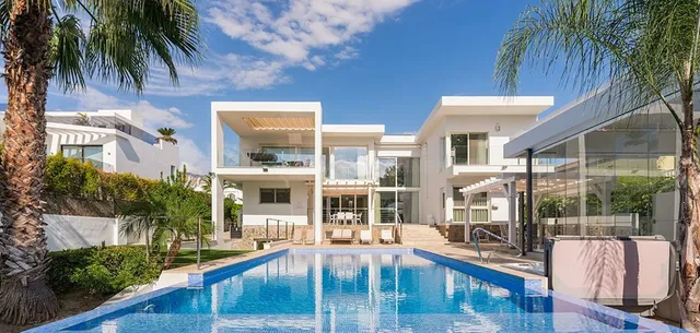 Villa in Nueva Andalucía, Costa Del Sol