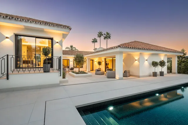 Villa in Nueva Andalucía, Costa Del Sol