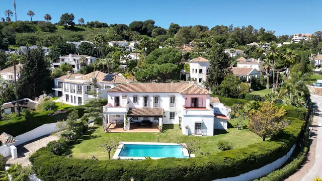 Villa in Nueva Andalucía, Costa Del Sol