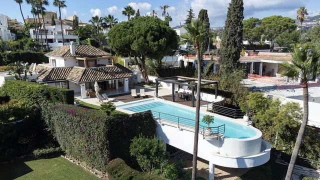 Villa in Nueva Andalucía, Costa Del Sol