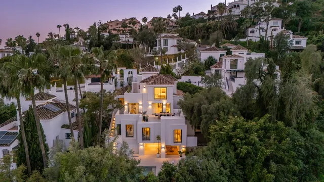 Villa in Nueva Andalucía, Costa Del Sol