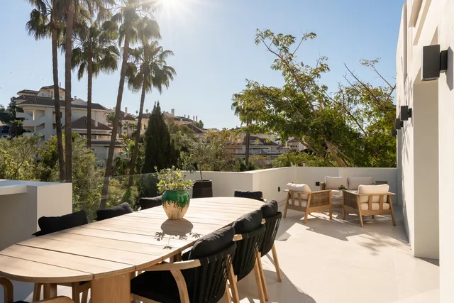 Villa in Nueva Andalucía, Costa Del Sol
