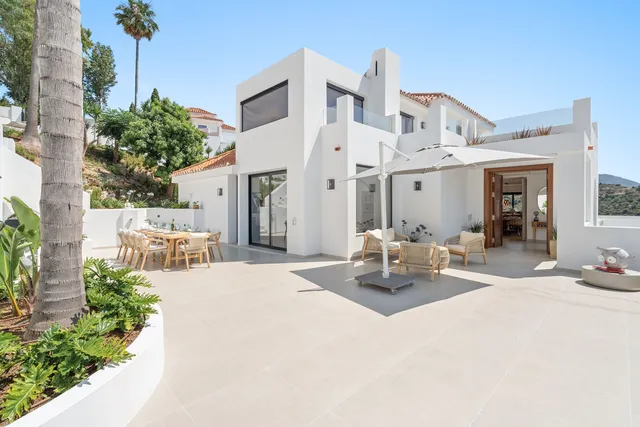 Villa in Nueva Andalucía, Costa Del Sol