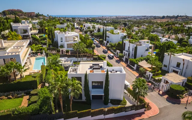 Villa in Nueva Andalucía, Costa Del Sol