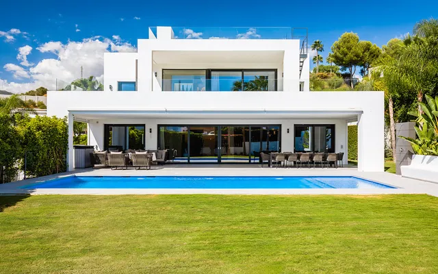 Villa in Nueva Andalucía, Costa Del Sol