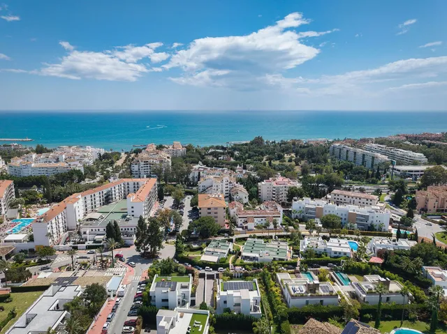 Villa in Nueva Andalucía, Costa Del Sol