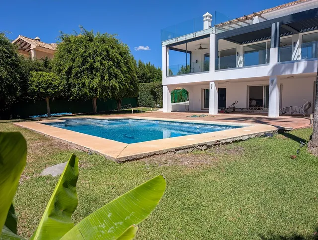 Villa in Nueva Andalucía, Costa Del Sol
