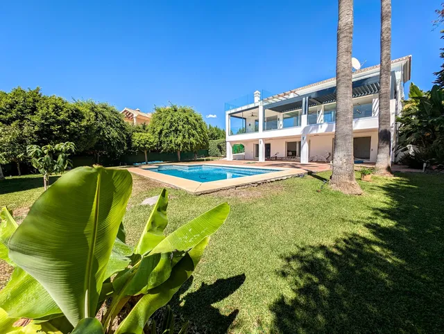 Villa in Nueva Andalucía, Costa Del Sol