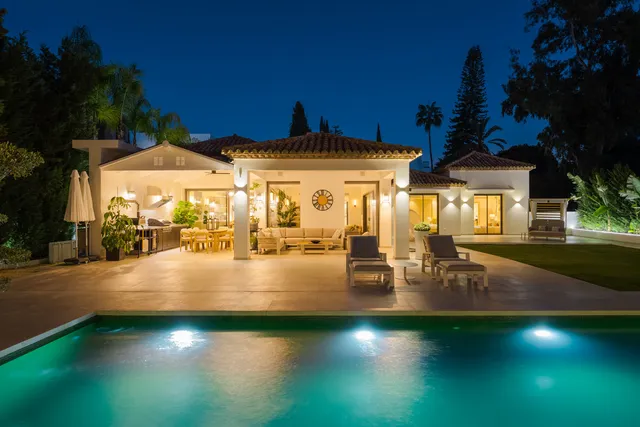 Villa in Nueva Andalucía, Costa Del Sol