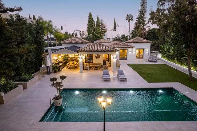 Villa in Nueva Andalucía, Costa Del Sol