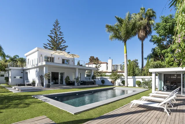 Villa in Nueva Andalucía, Costa Del Sol