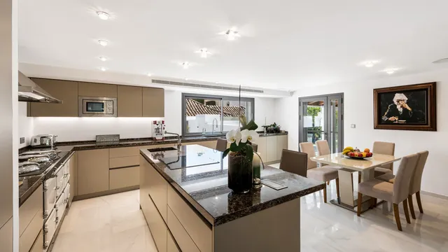 Villa in Nueva Andalucía, Costa Del Sol