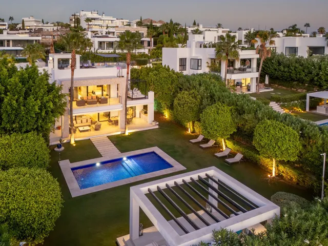 Villa in Nueva Andalucía, Costa Del Sol