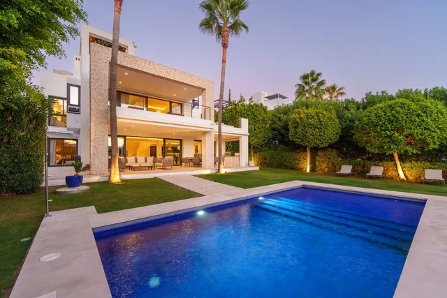 Villa in Nueva Andalucía, Costa Del Sol