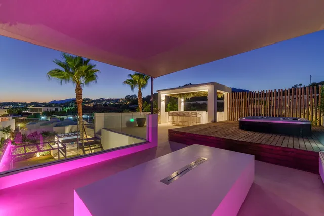 Villa in Nueva Andalucía, Costa Del Sol
