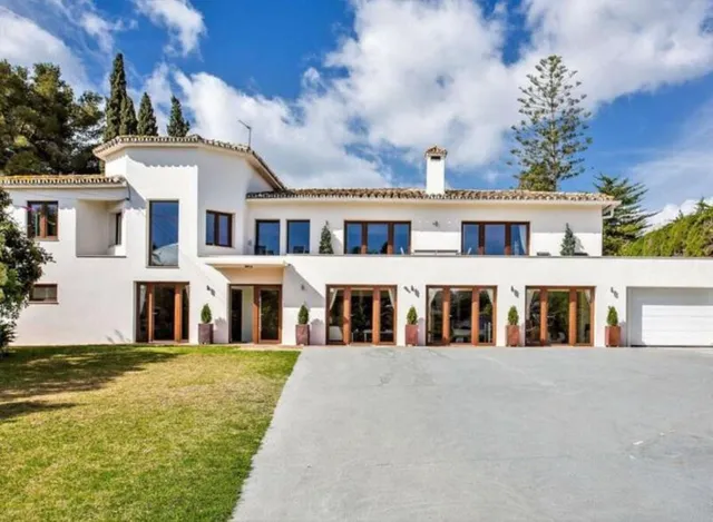 Villa in San Pedro de Alcántara, Costa Del Sol