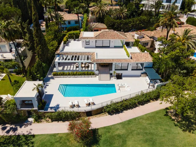 Villa in Nueva Andalucía, Costa Del Sol