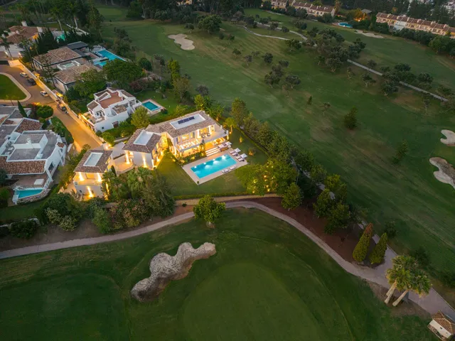 Villa in Nueva Andalucía, Costa Del Sol