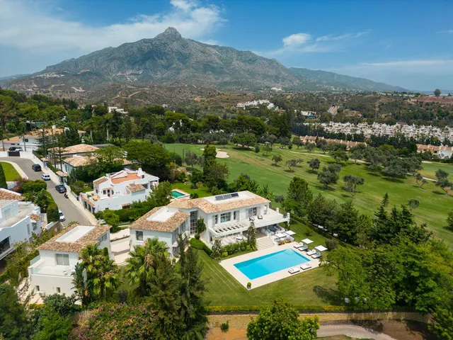 Villa in Nueva Andalucía, Costa Del Sol