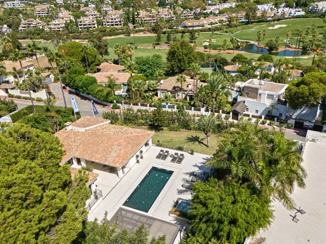 Villa in Nueva Andalucía, Costa Del Sol