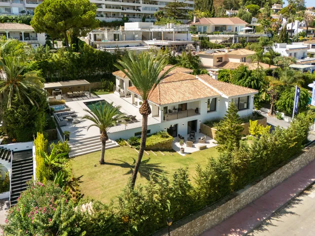 Villa in Nueva Andalucía, Costa Del Sol