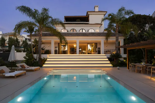Villa in Nueva Andalucía, Costa Del Sol