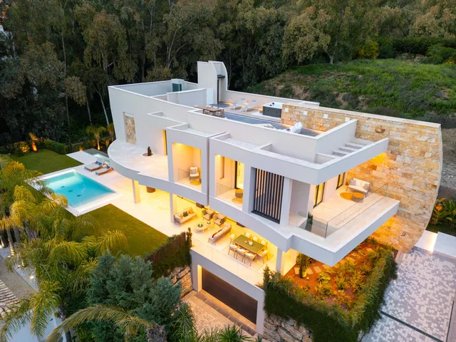 Villa in Nueva Andalucía, Costa Del Sol