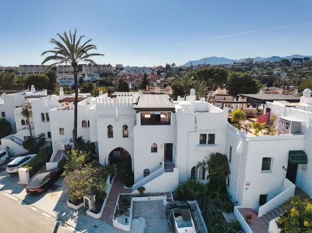 Apartment in Nueva Andalucía, Costa Del Sol
