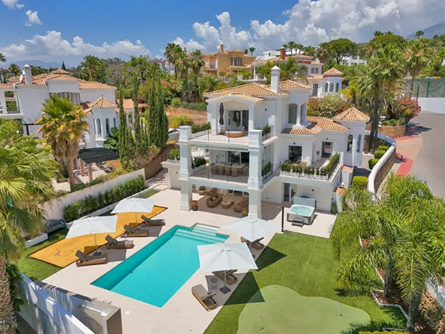 Villa in Nueva Andalucía, Costa Del Sol