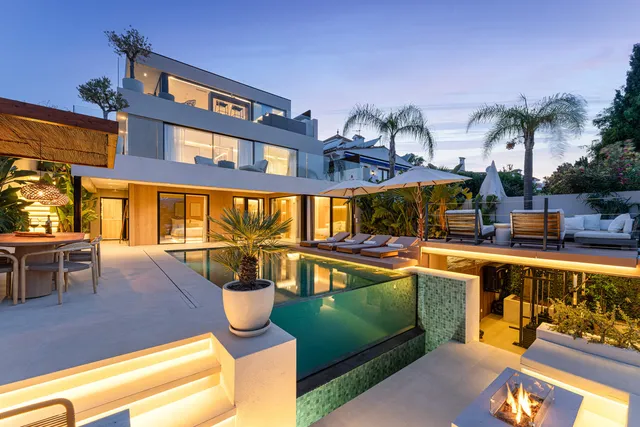 Villa in Nueva Andalucía, Costa Del Sol