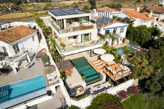 Villa in Nueva Andalucía, Costa Del Sol