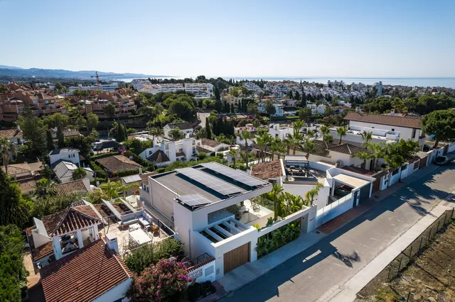 Villa in Nueva Andalucía, Costa Del Sol