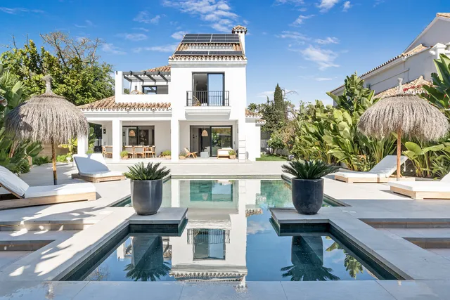 Villa in Nueva Andalucía, Costa Del Sol