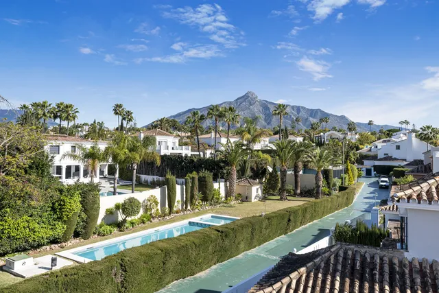 Villa in Nueva Andalucía, Costa Del Sol
