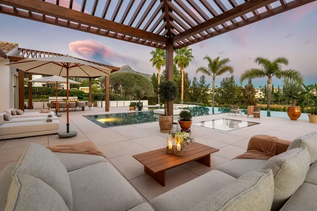 Villa in Nueva Andalucía, Costa Del Sol