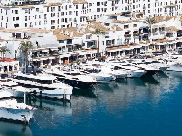 Apartment in Puerto Banus, Costa Del Sol
