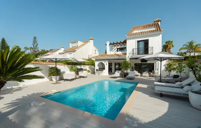 Villa in Nueva Andalucía, Costa Del Sol