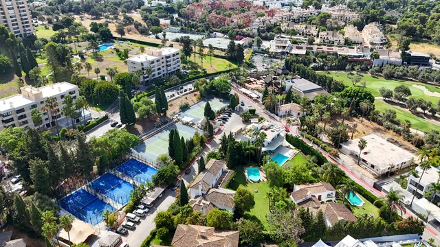 Villa in Nueva Andalucía, Costa Del Sol