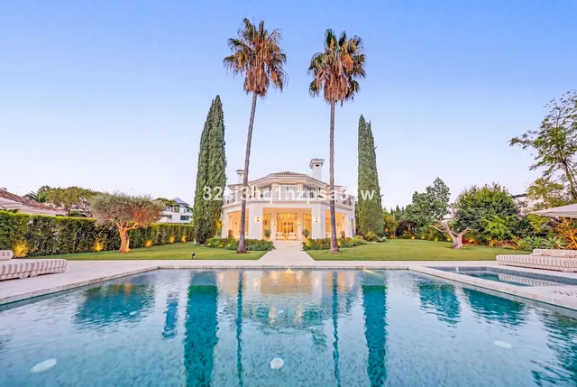 Villa in Nueva Andalucía, Costa Del Sol