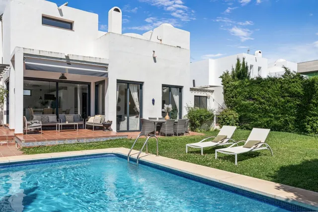 Villa in Nueva Andalucía, Costa Del Sol