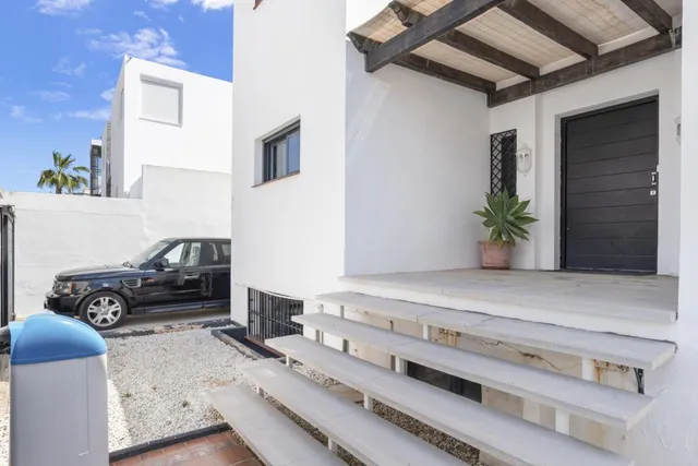 Villa in Nueva Andalucía, Costa Del Sol