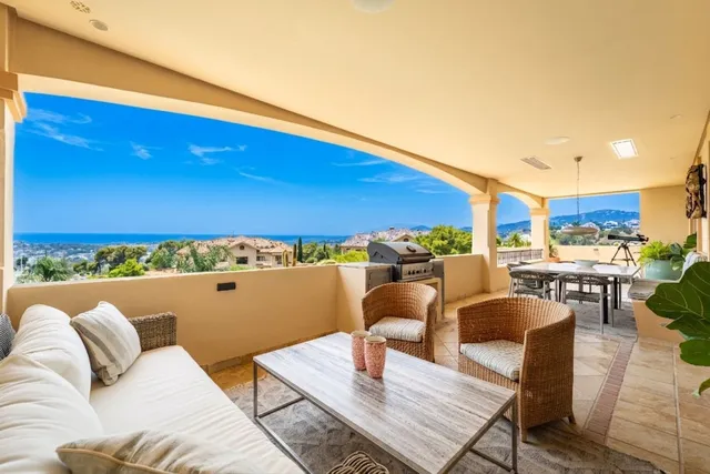 Apartment in Nueva Andalucía, Costa Del Sol