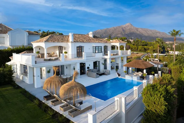 Villa in Nueva Andalucía, Costa Del Sol