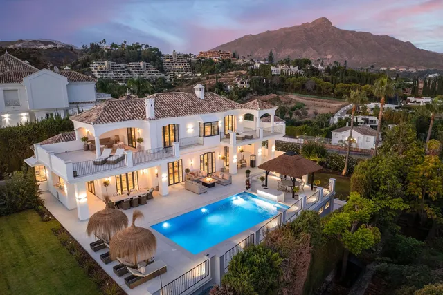 Villa in Nueva Andalucía, Costa Del Sol