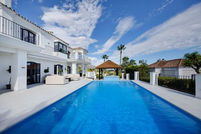 Villa in Nueva Andalucía, Costa Del Sol