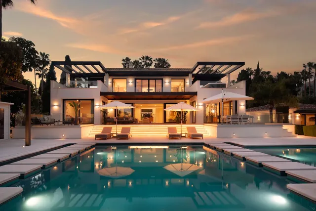 Villa in Nueva Andalucía, Costa Del Sol