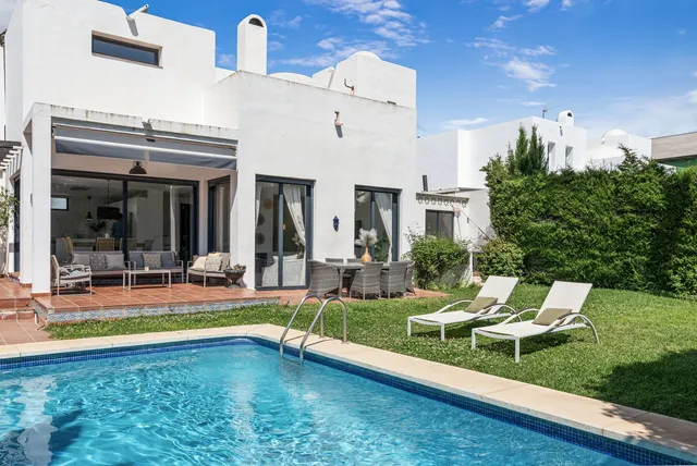 Villa in Nueva Andalucía, Costa Del Sol