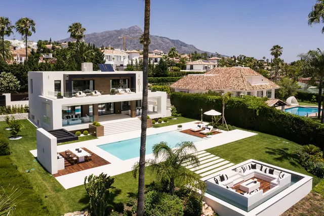 Villa in Nueva Andalucía, Costa Del Sol