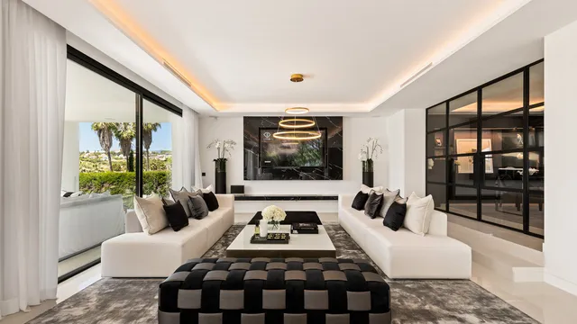 Villa in Nueva Andalucía, Costa Del Sol
