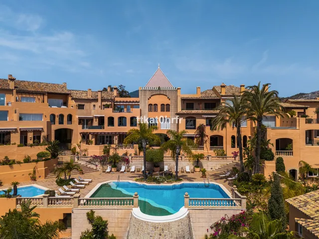 Apartment in Nueva Andalucía, Costa Del Sol
